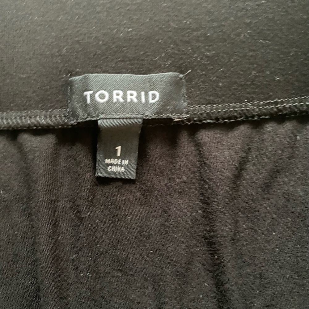 Torrid asymmetrical black skirt size 1 - Picture 2 of 2